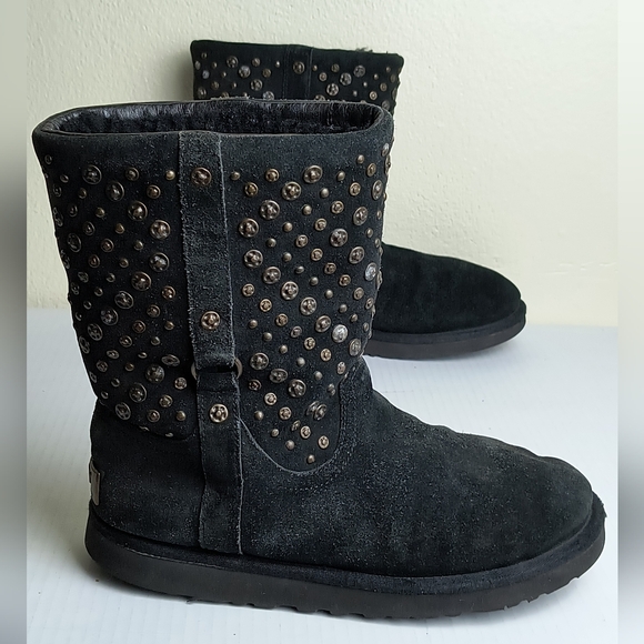 UGG Australia Elliott Black Suede Antique Metal Studded Accent Boots Shoes Sz 7 - Picture 1 of 14